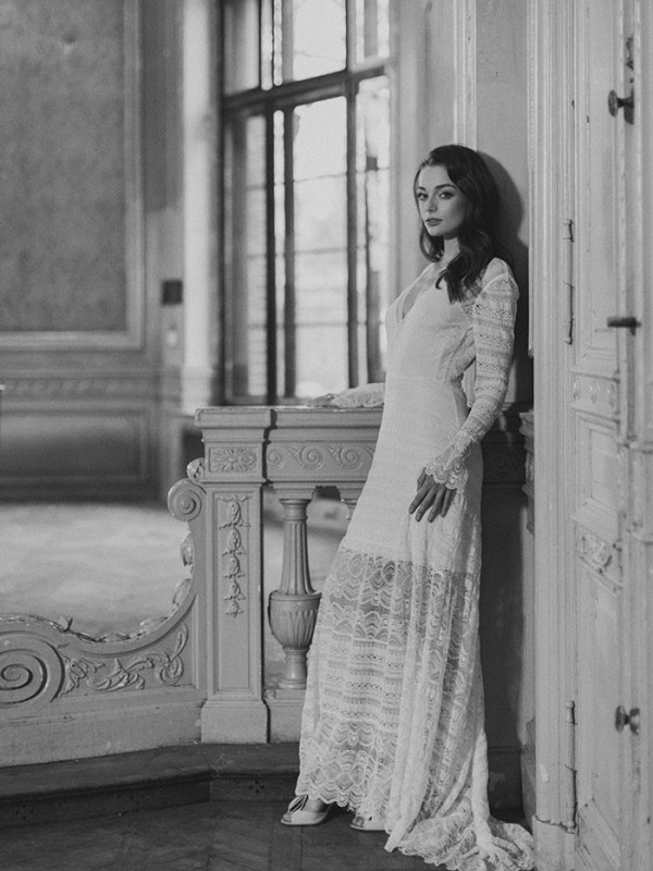 Boho Brautkleid mit langen Ärmeln aus französischer Spitze im Vintage-Stil.